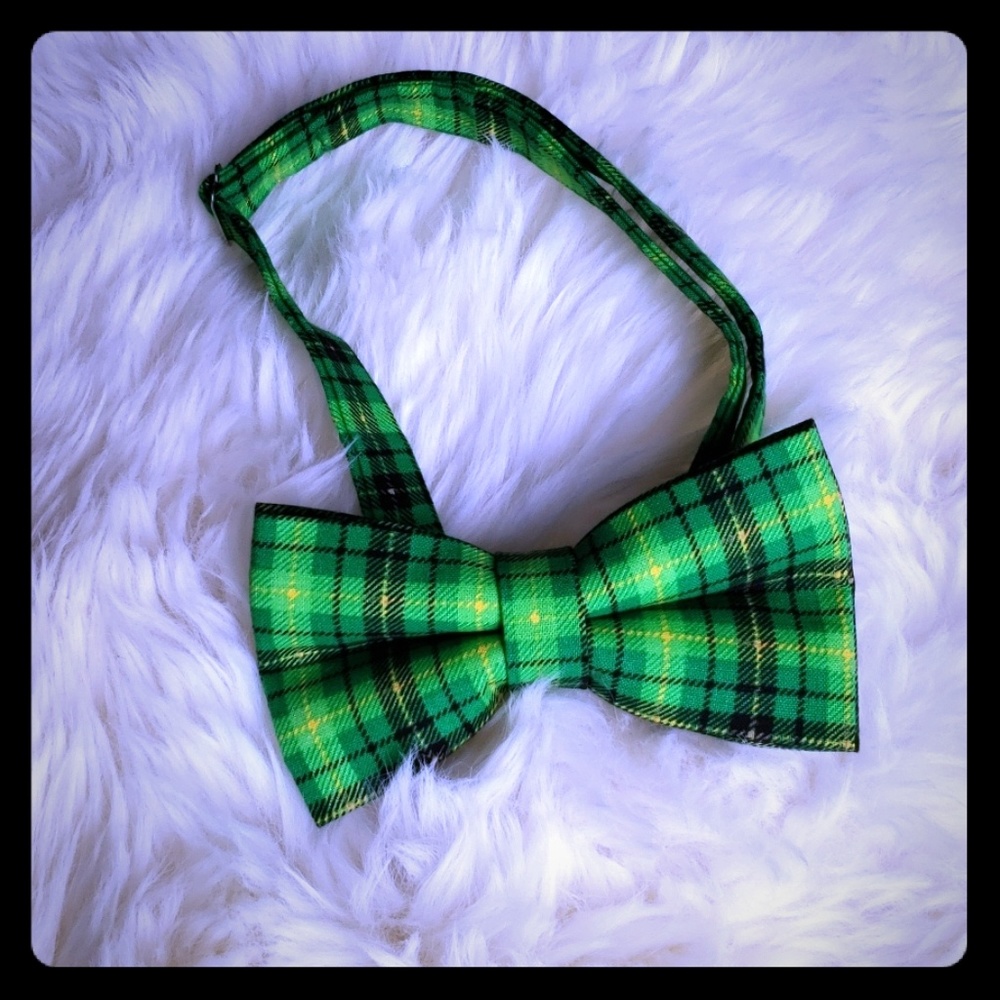 Easy clip,  already tied, handmade bowtie